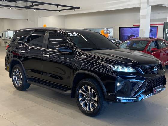 TOYOTA HILUX SW4 2.8 D-4D TURBO DIESEL DIAMOND 7L 4X4 AUTOMÁTICO